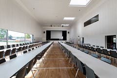 Zwischen 300 und 400 Personen haben Platz im Saal. Hier sind auch Sportveranstaltungen möglich.