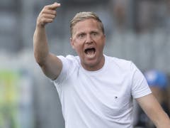 Thuns Trainer Marc Schneider war mit den Schiedsrichterentscheiden nicht immer einverstanden (Bild: KEYSTONE/PETER SCHNEIDER)