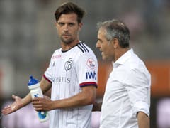 Wichtiger Moment in Thun: Marcel Koller wird gleich Valentin Stocker einwechseln (Bild: KEYSTONE/PETER SCHNEIDER)
