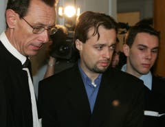 Nach dem Verlust «seiner» Kunstwerke war Stéphane Breitwieser ein seelisch gebrochener Mann. Auf dem Bild ist er beim Prozess in Strassburg 2005 zu sehen. (Bild EPA)