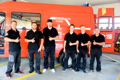 Die motivierte Mannschaft in Gams ist bereit für die Nacht der offenen Tore im Depot. Bild: Hansruedi Rohrer