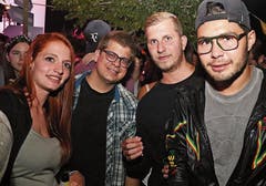 Freunde treffen und feiern: Trotz grossem Besucheraufmarsch herrschte am ganzen Fest eine friedliche und entspannte Atmosphäre.