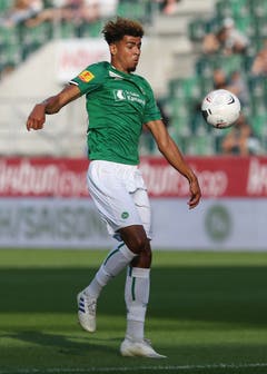 Yannis Letard. Note 4.5. Der Franzose ist für die St. Galler ein Gewinn. Unglücklich nur sein Kopfball, der zum 1:1 führt. (Bild: Keystone)