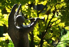 Ein musizierender Engel auf dem Friedhof Friedental. (Bild: Georgette Baumgartner-Krieg, Luzern, 4. August 2019)