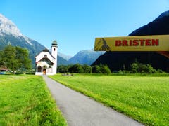 Uri zeigt sich von Ihrer Schokoladenseite. Das Matterhorn verdeckt den Bristen. Obwohl es keinen Grund gibt, den Bristen zu verdecken. Ein Prachtskerl. So wie jedes Kind einen Berg zeichnet. Ein gleichschenkliges Dreieck. In der Form dem Matterhorn nicht unähnlich. (Bild: Mirjam Jauch, Erstfeld, 4. August 2019)