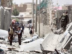 Durch die Wucht der Autobombe wurden in Kabul eine Polizeistation und zahlreiche Gebäude in der Umgebung zerstört. (Bild: KEYSTONE/EPA/JAWAD JALALI)