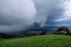 Eine Sturmfront zieht über den Bodensee. (Bild: Maria Heine Zellweger)
