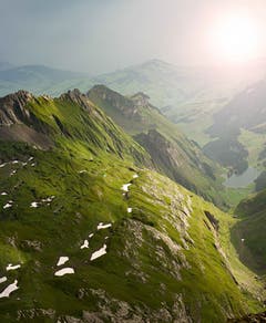 Nach einem turbulenten Start in den Tag mit Gewitter und Starkregen, zeigte sich die Sonne auch im Alpstein noch. (Bild: Nicolas Giovanettoni)