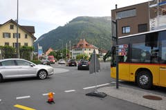 Am Donnerstag, 8. August 2019, startete in Stans ein einjähriger Versuchsbetrieb für ein Einbahnverkehr. Autos fahren auf der Robert-Durrer-Strasse in Richtung Bahnhof und auf der Stansstaderstrasse dorfauswärts in Richtung Karli-Kreisel (Bild, aufgenommen 7.18 Uhr). (Bild: Matthias Piazza, Stans, 8. August 2019)