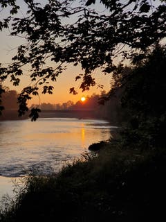 Sonnenaufgang an der Thur. (Bild: Stephan Lendi)