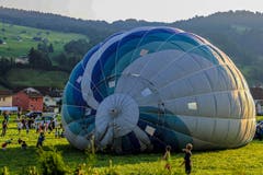 Kinder und Erwachsene haben ihre Freude an den Ballontagen in Ebnat-Kappel. (Bild: Renato Maciariello)