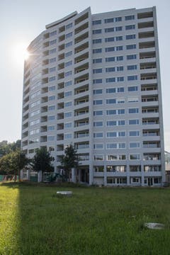 Das Aalto Hochhaus im Schönbühl von aussen. (Bild: Boris Bürgisser, Luzern, 29. August 2019)