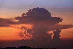 Es sind nur harmlose Wolken! (Bild: Luciano Pau)