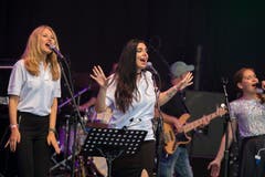 Die Band Soundkitchen spielt auf dem Landsgemeindeplatz. (Bild: Maria Schmid, 29. August 2019)