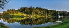 Die stille Spiegelung des Wenigerweihers. (Bild: Luciano Pau)