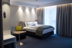 Blick in ein Zimmer des Hotels Holiday Inn Express. (Bild: Boris Bürgisser, Kriens 8. Mai 2019)