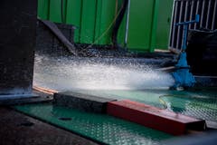 Eine Wasserfontäne auf der Plattform. (Bild: Nadia Schärli, Luzern, 9. September 2019)