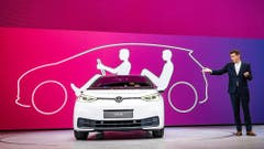 VW-Vorstand Frank Welch präsentiert den VW ID.3 (BILD: HO)