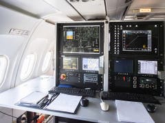 Im Innern des Testflugzeugs werden alle Bewegungen registriert und ausgewertet. (Bild: KEYSTONE/ENNIO LEANZA)