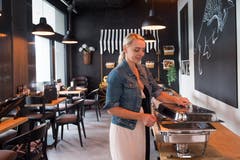 Im Erdgeschoss sind unter anderem Gastrobetriebe eingemietet – beispielsweise Jack's Cevap House . (Bild: Boris Bürgisser, Kriens 29. August 2019)