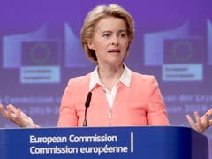 Die künftige EU-Kommissionspräsidentin Ursula von der Leyen hat am Dienstag in Brüssel ihre neue EU-Kommission vorgestellt. Dazu gehörte auch die Verteilung der Zuständigkeiten. Unklar ist jedoch noch, wer künftig für das Schweiz-Dossier zuständig sein wird. (Bild: KEYSTONE/EPA/OLIVIER HOSLET)