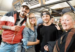 Mit Flavio Schwendener (links), Daria Tscherfinger, Thomas Singer und Daniela Singer ist hier eine lustige Runde zusammengekommen.