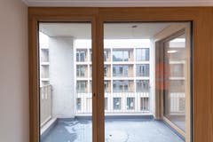 In jedem Stock des Pflegezentrums gibt es einen eigenen Essbereich mit Balkon. Von der ersten Etage aus sieht man zum Wohntrakt hinüber.