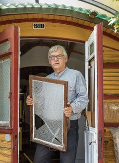 Zerbrochene Fensterscheiben, morsches Holz, kaputte Bremsen: Seither sind 20 Jahre vergangen, die man sieht.