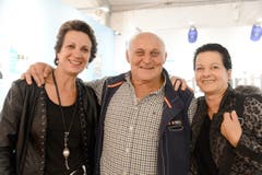 Jakob Bollhalder («Gemsler-Köbi») und die Chemifeger-Meitla Barbara und Madeleine haben den Plausch.