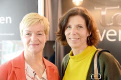Monika aus Nendeln und Yvonne aus Mauren sind immer wieder gerne hier, um Leute zu treffen und Neuigkeiten zu entdecken.