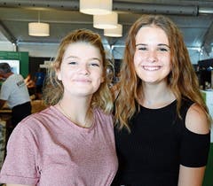«Die Wiga ist schön, aber heute heiss; zum Glück ist Grosspapi cool», sagt Victoria (rechts) zur Freundin Agnesa.