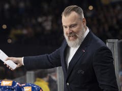 Der neue Trainer Rikard Grönborg startete mit den ZSC Lions erfolgreich in die Saison (Bild: KEYSTONE/URS FLUEELER)
