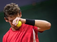 Henri Laaksonen geht nach seiner Zitterpartie mit einigen Auf und Abs als Verlierer vom Platz (Bild: KEYSTONE/EPA/JAKUB GAVLAK)