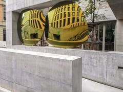 Durch die Brille gesehen... an der Pestalozzistrasse in St. Gallen. (Bild: Hans-Jörg Nüesch)