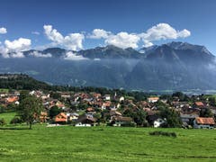 Blick auf Oberschan und die fürstlichen Berge. (Bild: Toni Sieber)
