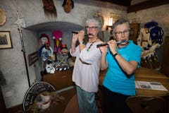 Der Tambourenverein und die Luzerner Maskenfreunde dürfen den Allenwindenturm ihr Reich nennen. (Bild: Eveline Beerkircher, Luzern, 14. September 2019)