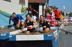 Zürchers Wellness-Oase bot den 650 Teilnehmerinnen und Teilnehmern am zweiten Xtreme Run in Lenggenwil eine erste Abkühlung. (BIlder: Christoph Heer)