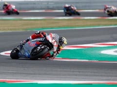 Tom Lüthi im Moto2-Rennen in Misano auf der Verfolgung der Top-3-Fahrer (Bild: KEYSTONE/AP/ANTONIO CALANNI)