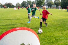 Statt auf Tore mit Torhütern sollen Kinder neu auch auf sogenannte Mini-Tore spielen. (Bild: Claudio de Capitani)