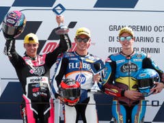 Sieger Augusto Fernandez umrahmt vom Italiener Fabio Di Giannantonio (links) und seinem spanischen Landsmann Alex Marquez (Bild: KEYSTONE/AP/ANTONIO CALANNI)
