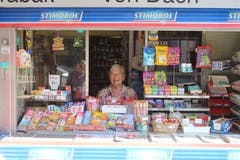 Johanna Von Dach führte 42 Jahre lang den Kiosk an der Uzwiler Bahnhofstrasse. Im November ist nun Schluss. (Bilder: FM1Today