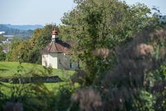Blick auf die Kapelle neben dem Burgweier-Areal.