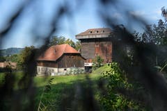 Neben dem Tröckneturm steht im Areal, das die Stadt gekauft hat, auch eine landwirtschaftlich genutzte Scheune.