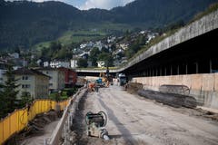 Die Baustelle zieht sich über zweieinhalb Kilometer hin. (Bild: Corinne Glanzmann, Hergiswil, 17. September 2019)