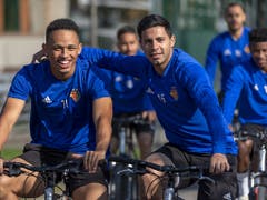 Gute Miene zum bösen Spiel: Der FC Basel (li. Noah Okafor, re. Blas Riveros) hatte weniger Losglück als YB (Bild: KEYSTONE/GEORGIOS KEFALAS)