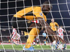 Enttäuschung in Belgrad, Vorfreude auf die Europa League: YBs Nicolas Moumi Ngamaleu (Bild: KEYSTONE/THOMAS HODEL)