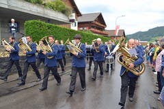 Die Musig Gähwil nahm unter der Leitung von Sepp Zürcher an der Parade teil. (Bild: Peter Jenni)