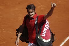 2011: Achtelfinal French Open: Federer s. Wawrinka 6:3, 6:2, 7:5Wieder Paris, wieder Achtelfinal, wieder ein Drei-Satz-Sieg für den «Maestro». Für einmal aber ist das Turnier für Federer nach dem Sieg gegen Wawrinka nicht in der nächsten Runde vorbei. Er kämpft sich in den Final vor, unterliegt dort aber Rafael Nadal in vier Sätzen. (Bild: Keystone)