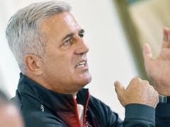 Der Schweizer Nationaltrainer Vladimir Petkovic argumentiert. (Bild: KEYSTONE/WALTER BIERI)