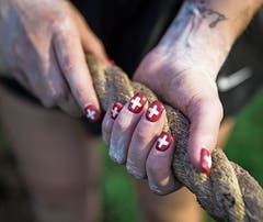 Seilzieh-Impressionen: Spezieller Schmuck hat auch in dieser Sportart seinen Platz. (Bild: Manuela Jans-Koch (Stans, 29. August 2019))
